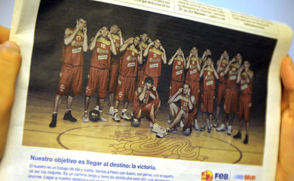 西班牙男篮的广告宣传照。